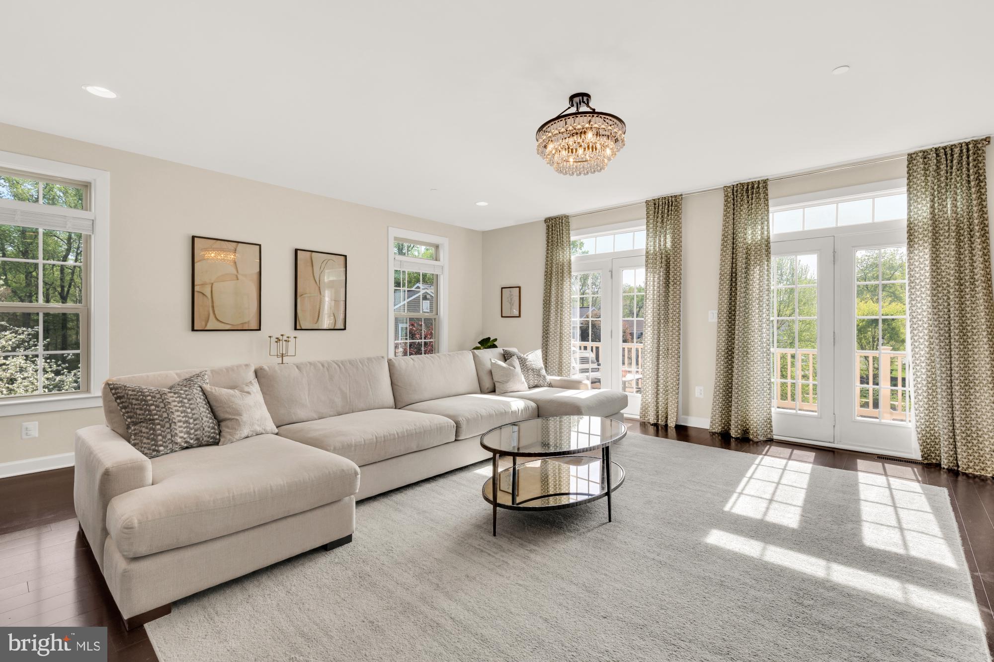 THOMAS VILLAGE - Residential