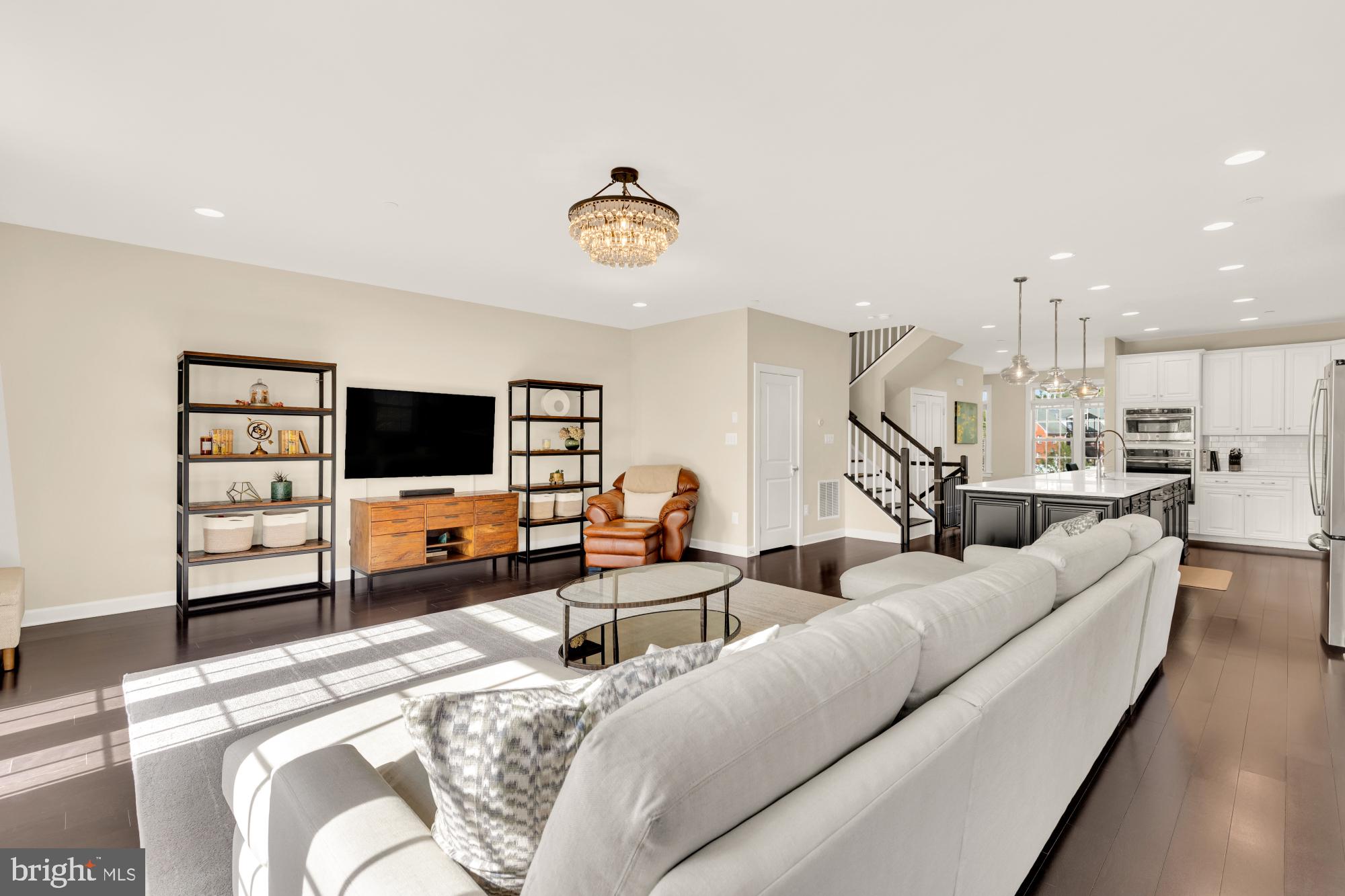 THOMAS VILLAGE - Residential