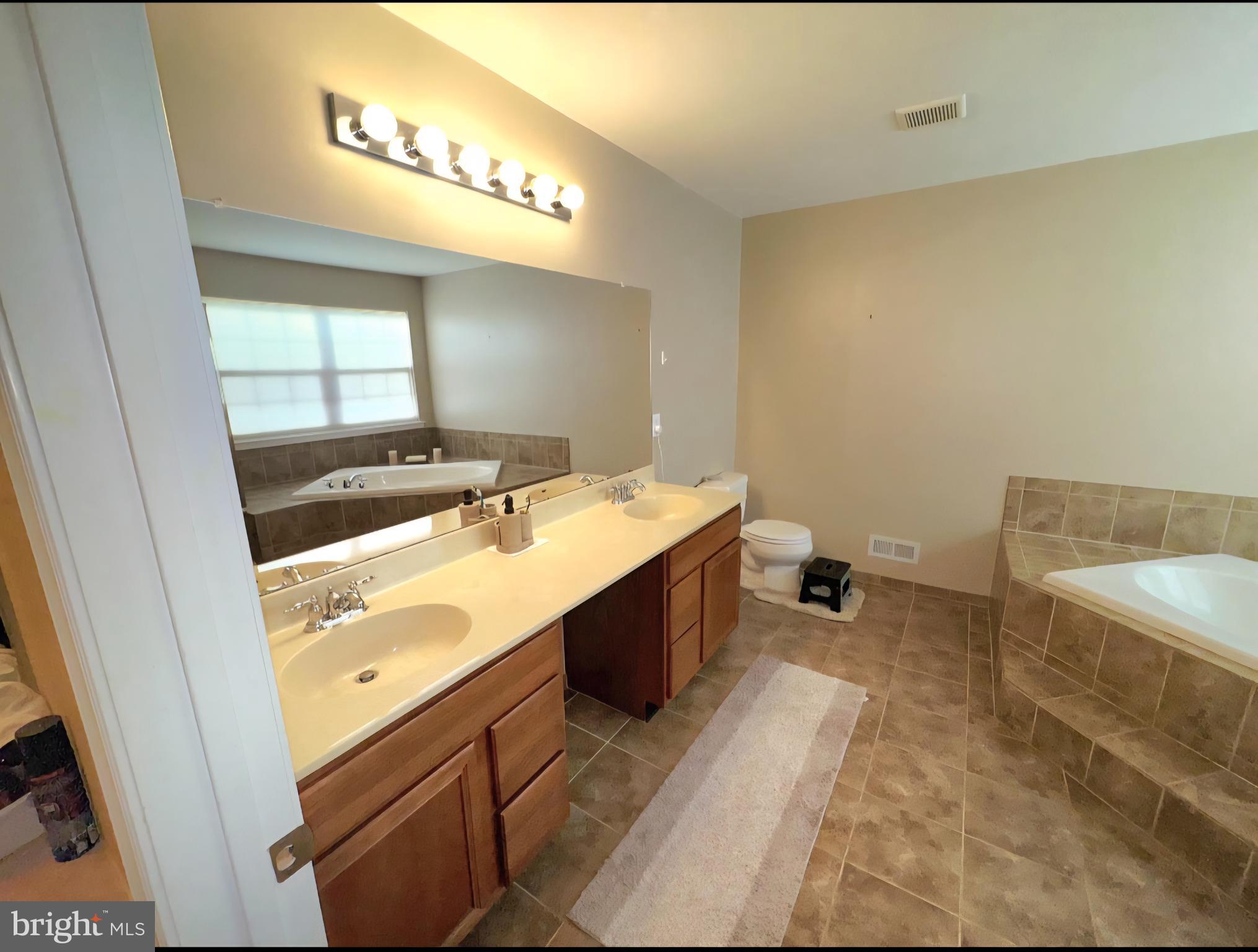 COVENTRY LAKE ESTS - Residential Lease