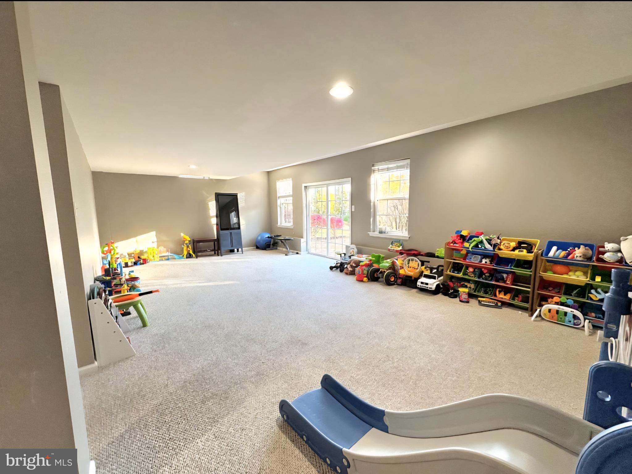 COVENTRY LAKE ESTS - Residential Lease