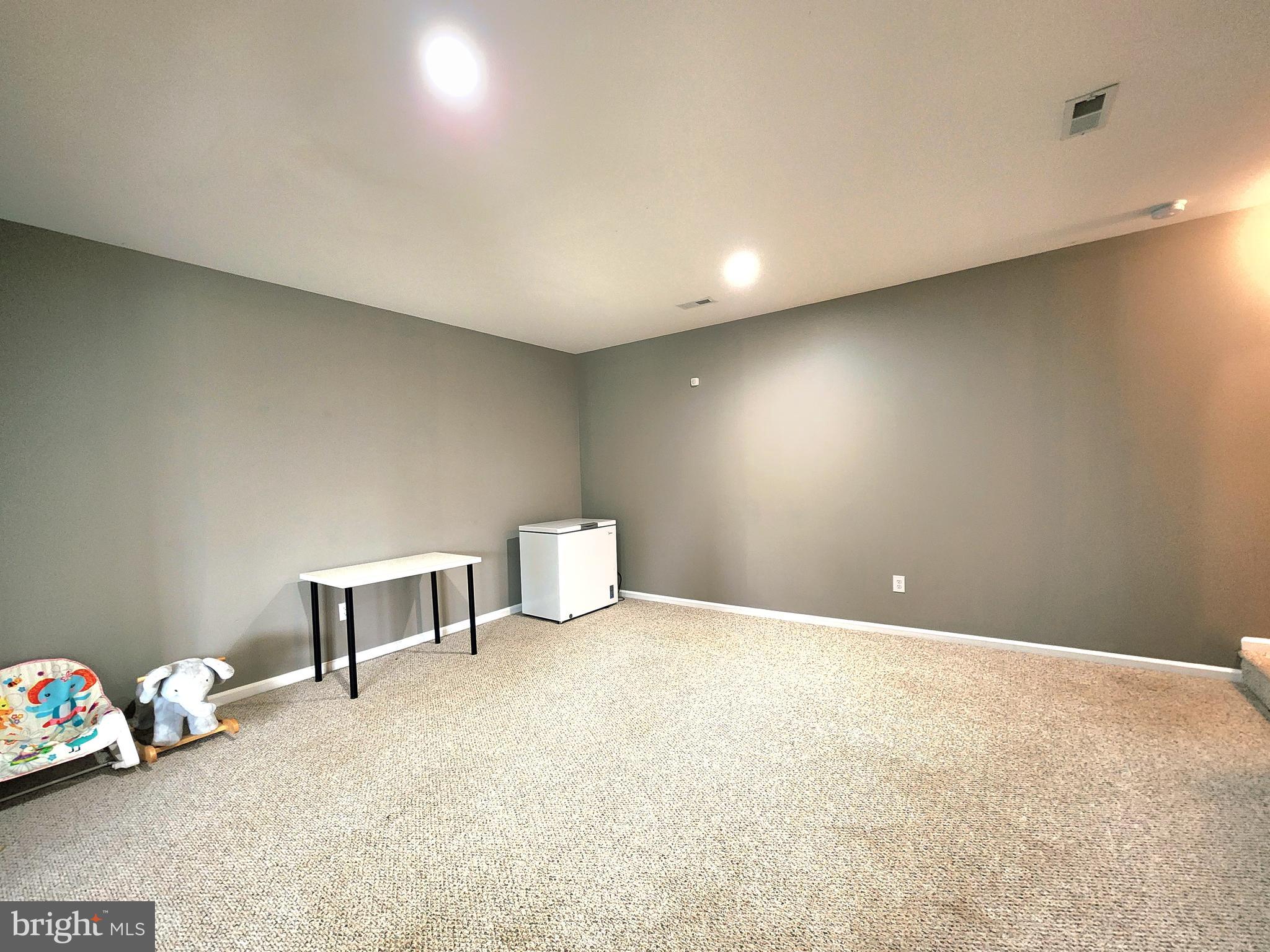 COVENTRY LAKE ESTS - Residential Lease