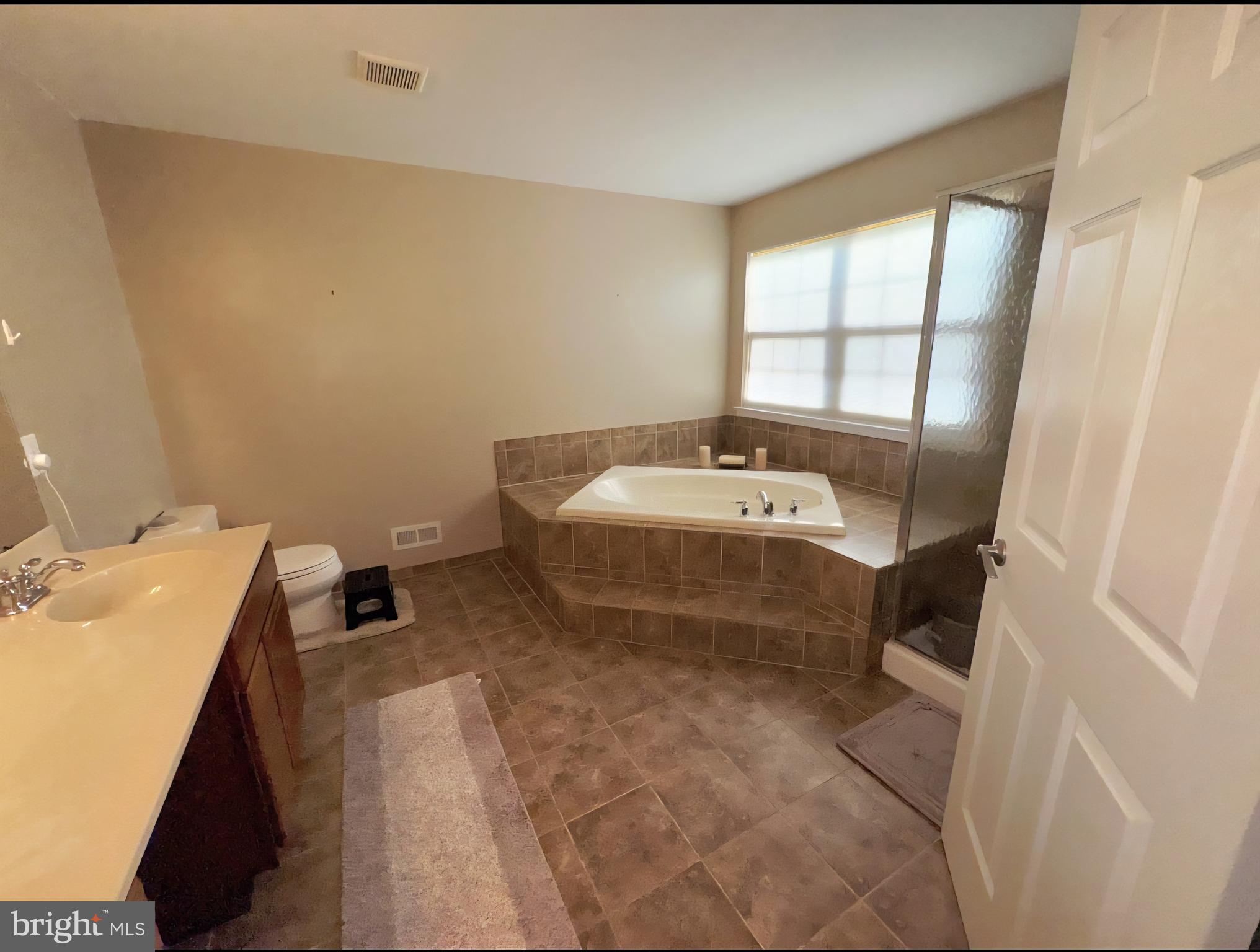 COVENTRY LAKE ESTS - Residential Lease