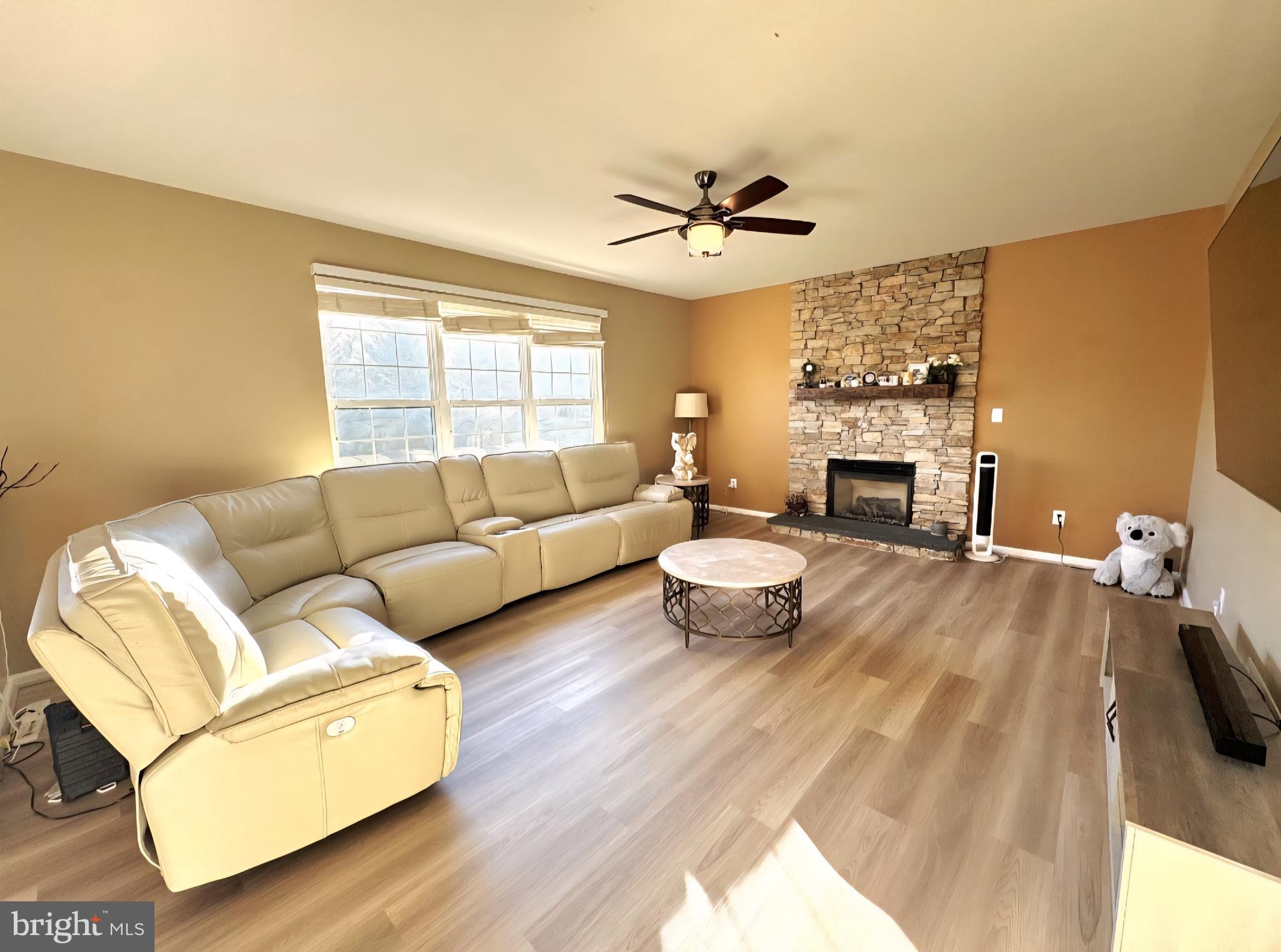 COVENTRY LAKE ESTS - Residential Lease