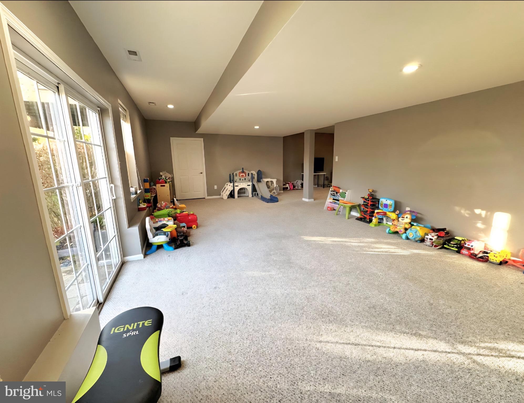 COVENTRY LAKE ESTS - Residential Lease