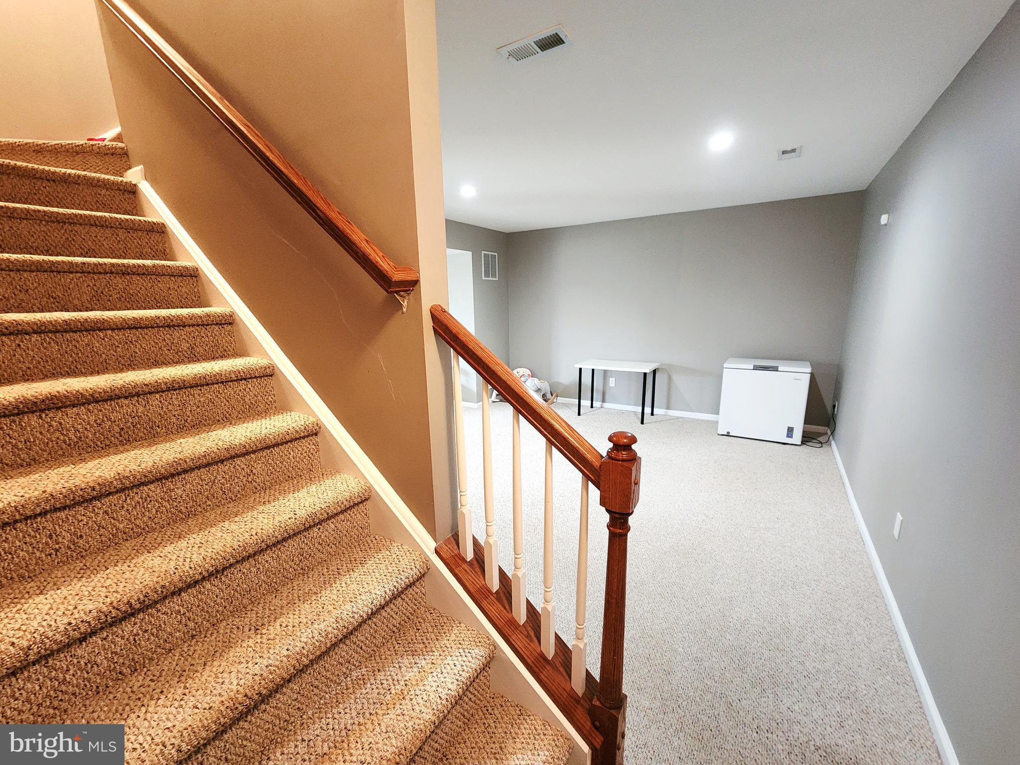 COVENTRY LAKE ESTS - Residential Lease