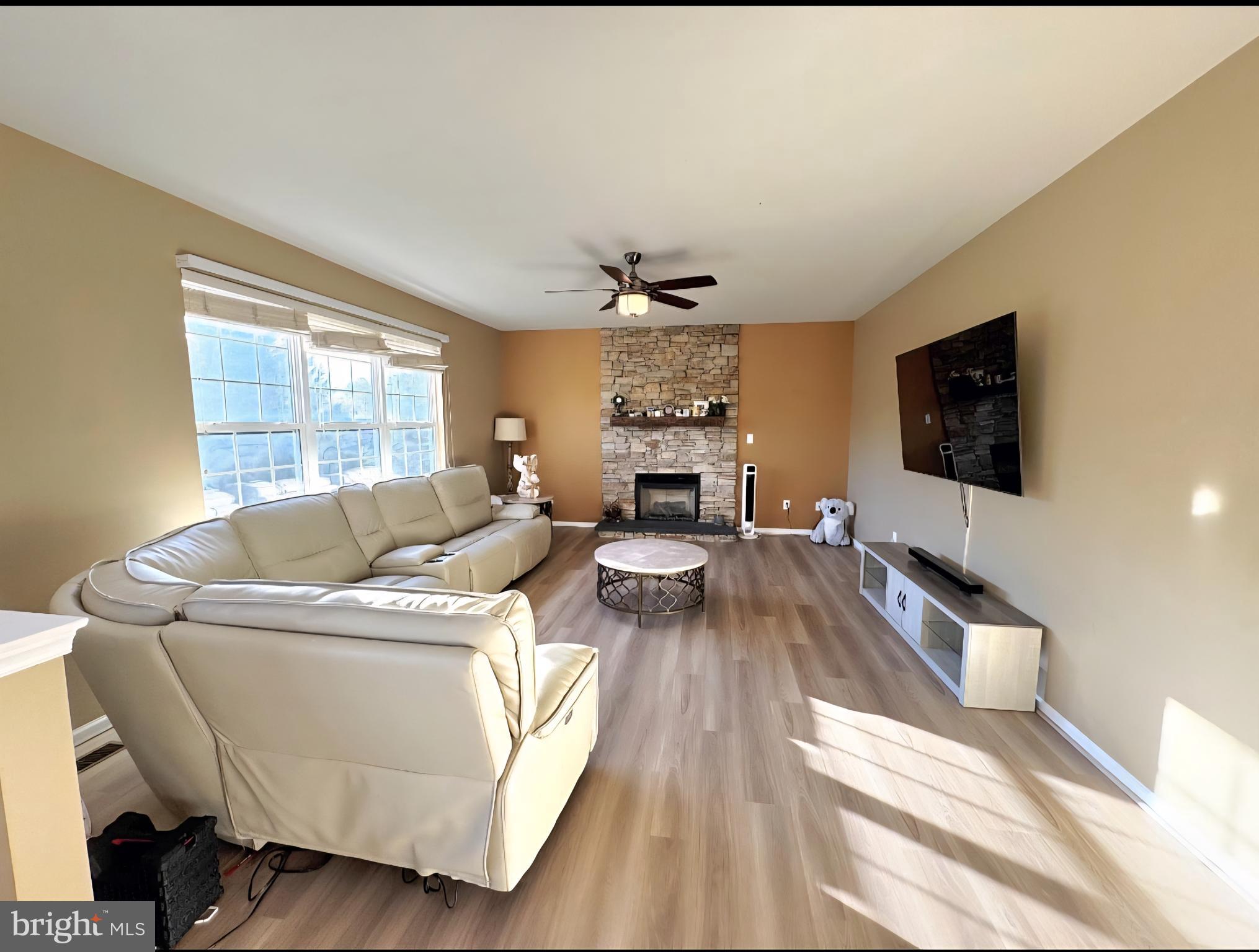 COVENTRY LAKE ESTS - Residential Lease