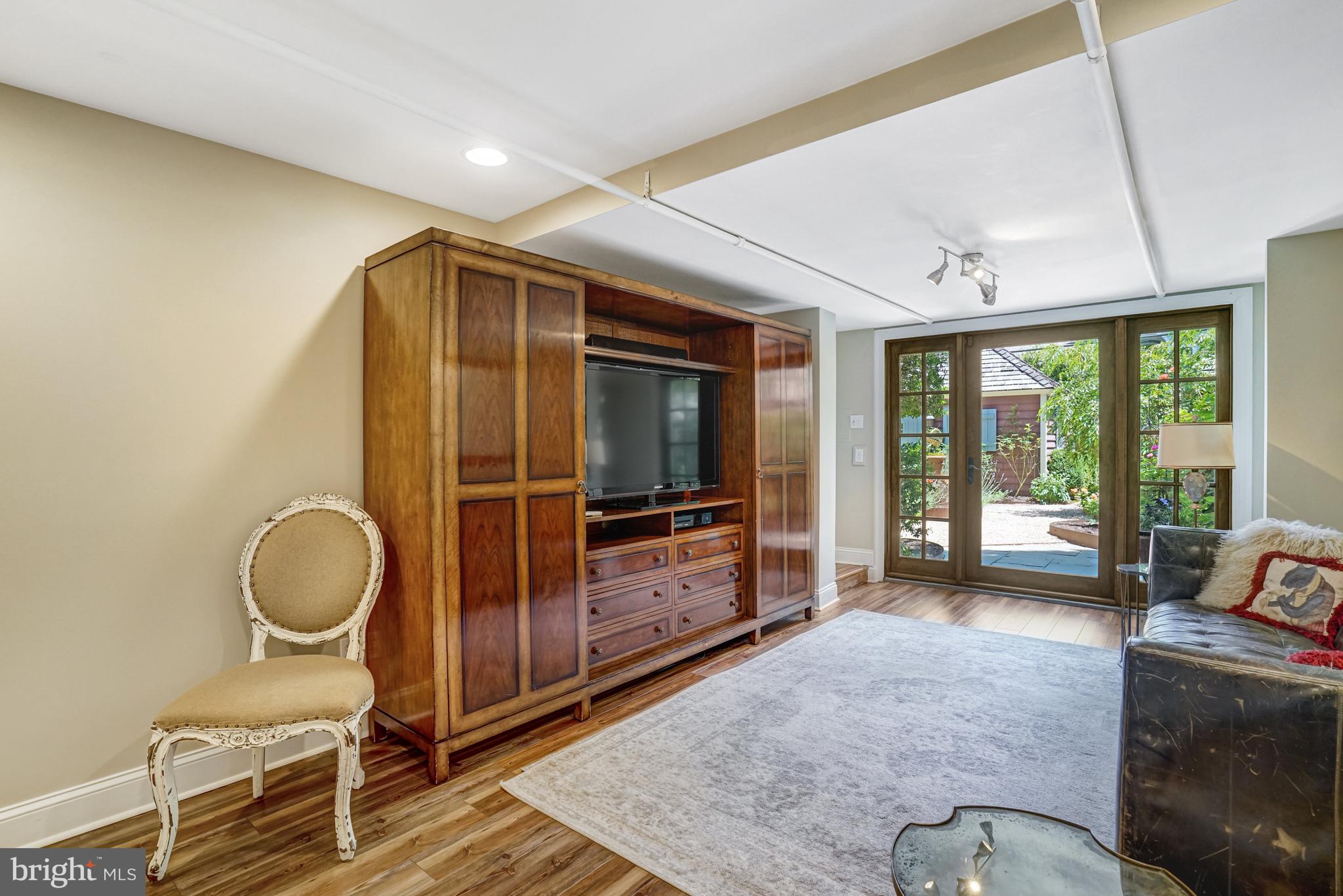 AURORA HILLS - Residential Lease