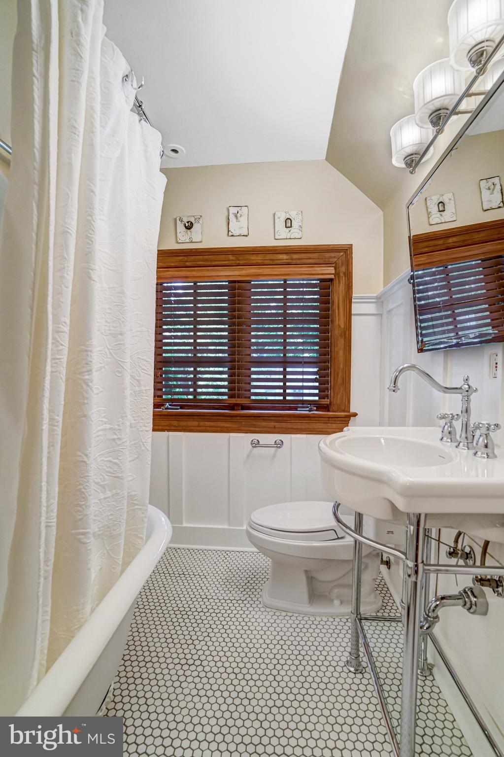 AURORA HILLS - Residential Lease