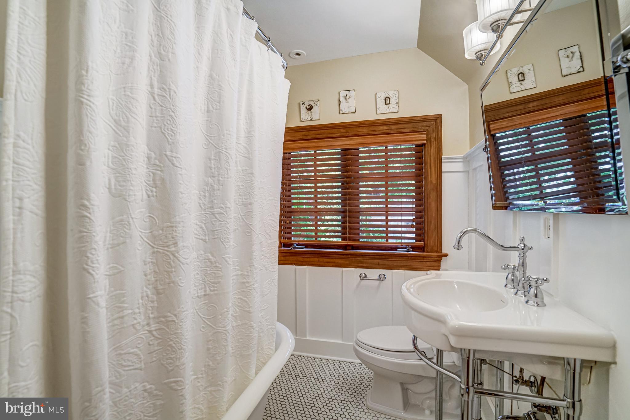 AURORA HILLS - Residential Lease