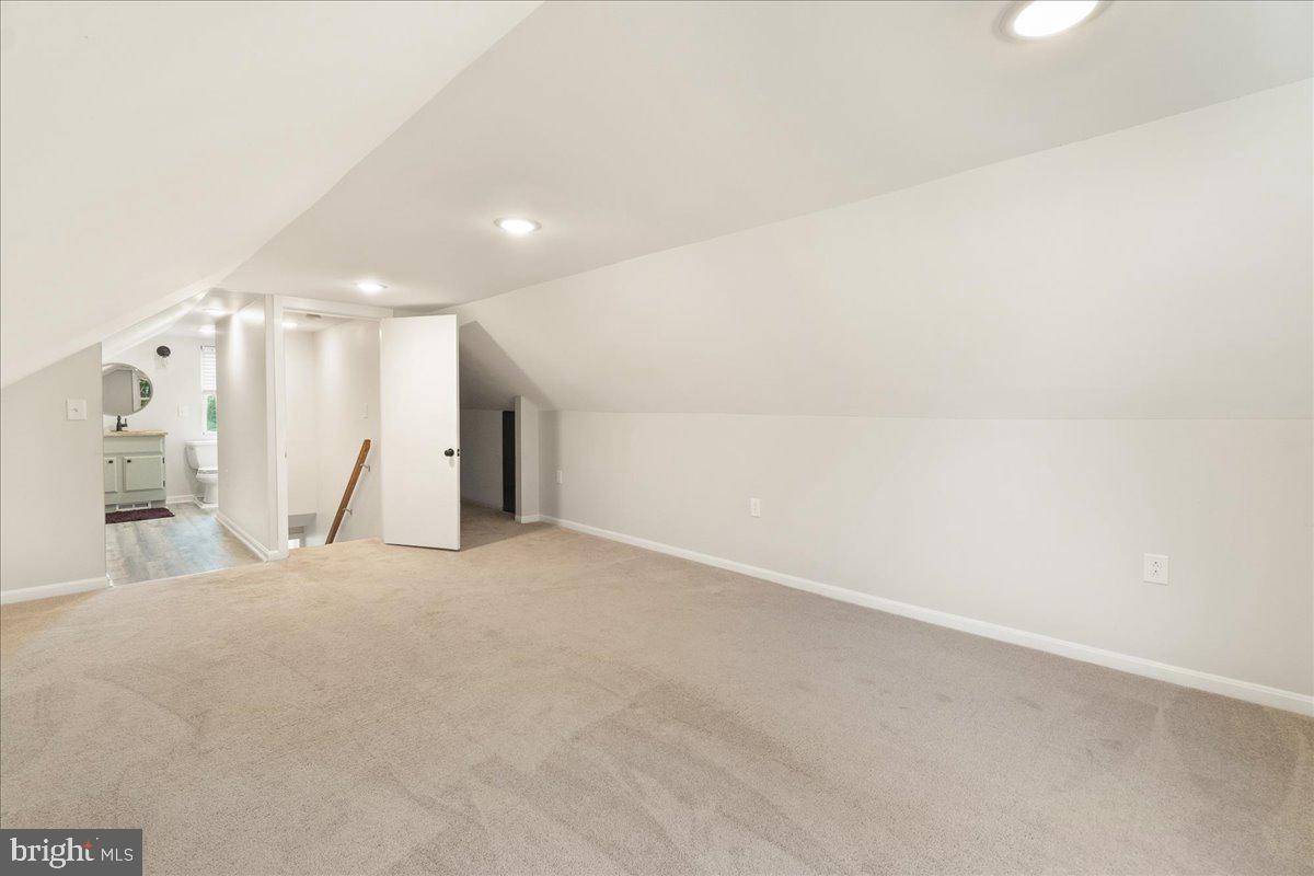 ADAMSTOWN COMMONS - Residential