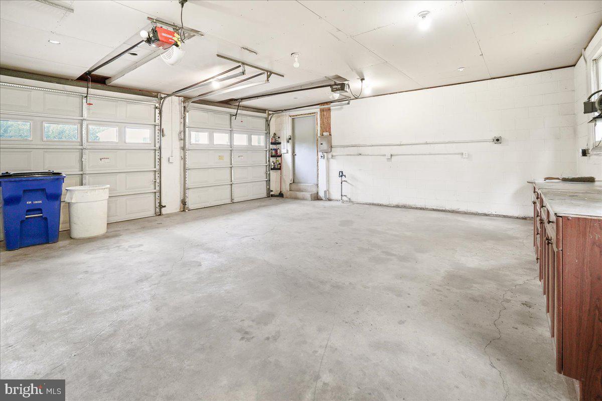 ADAMSTOWN COMMONS - Residential