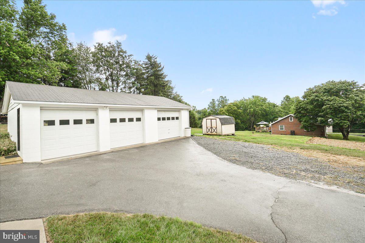 ADAMSTOWN COMMONS - Residential