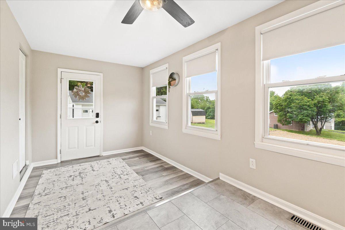 ADAMSTOWN COMMONS - Residential