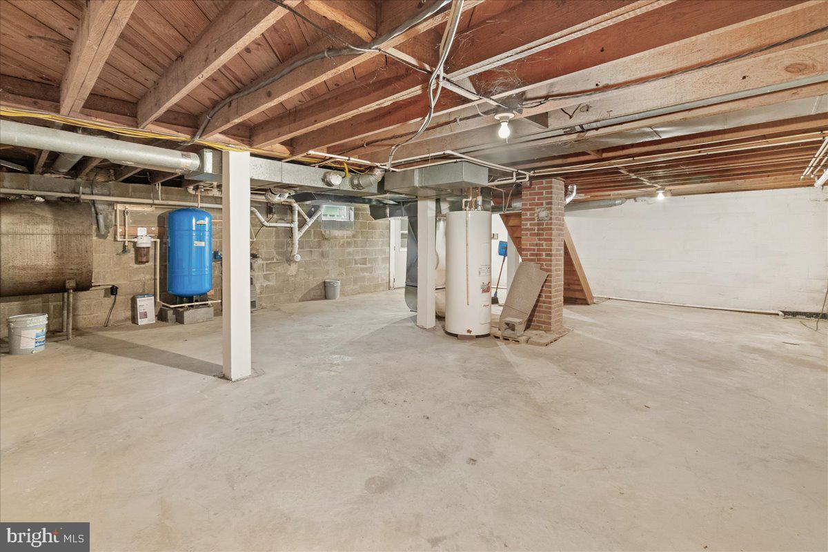 ADAMSTOWN COMMONS - Residential