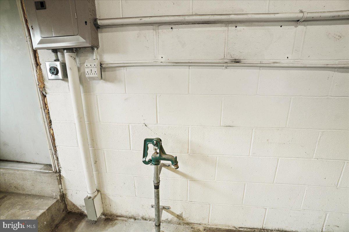 ADAMSTOWN COMMONS - Residential