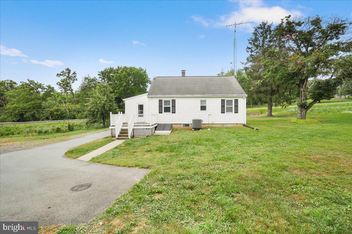 ADAMSTOWN COMMONS - Residential