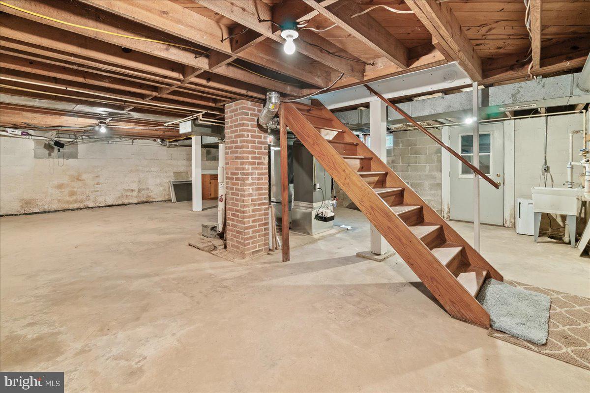 ADAMSTOWN COMMONS - Residential