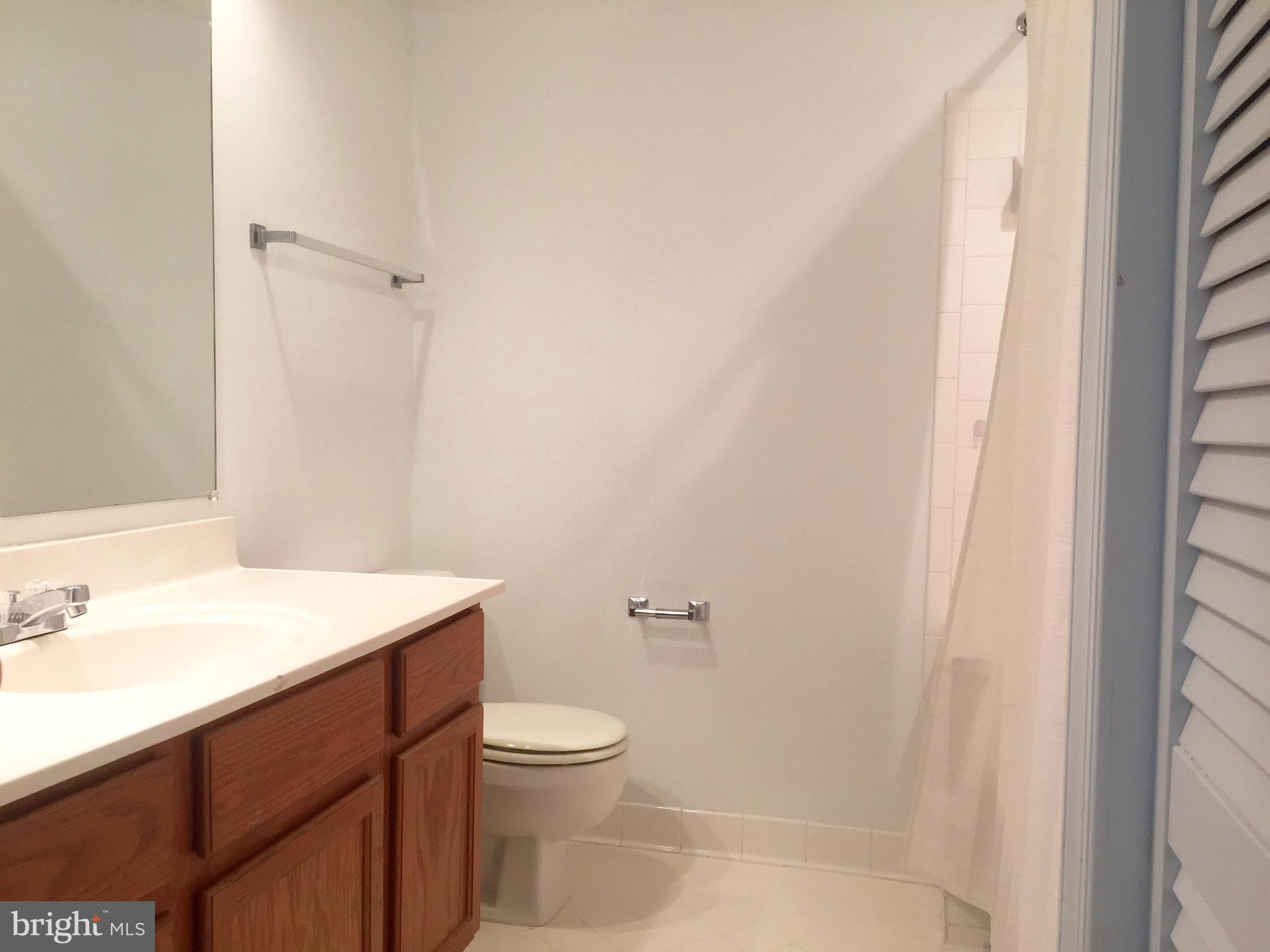 BRIDGEPORT CONDO-PHASE 6 - Residential Lease