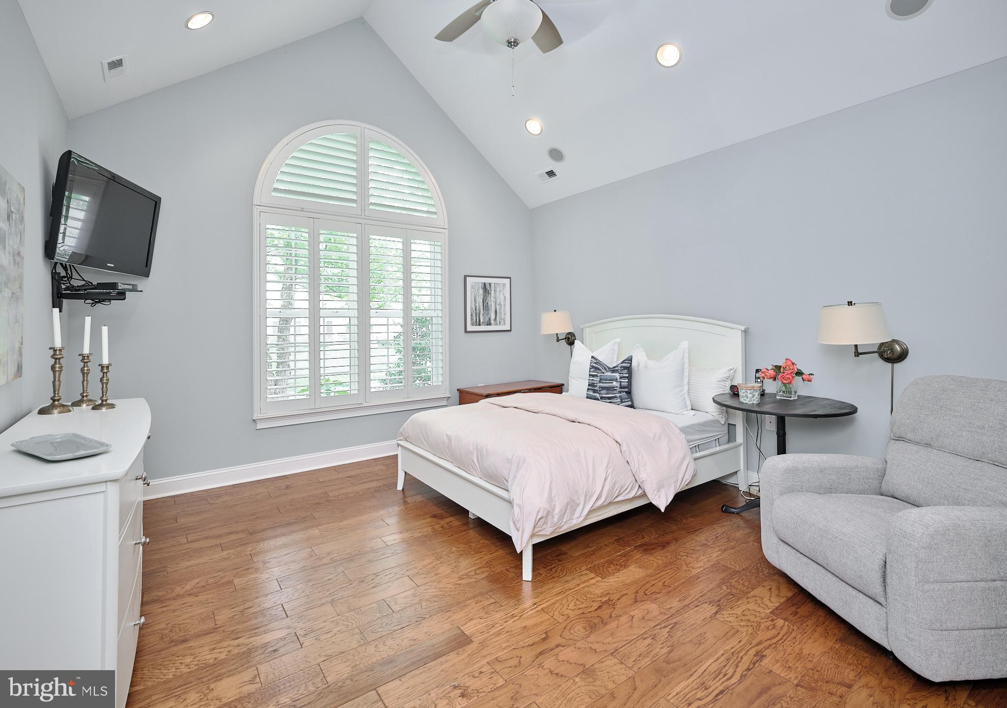 VILLAS OF NEWTOWN - Residential