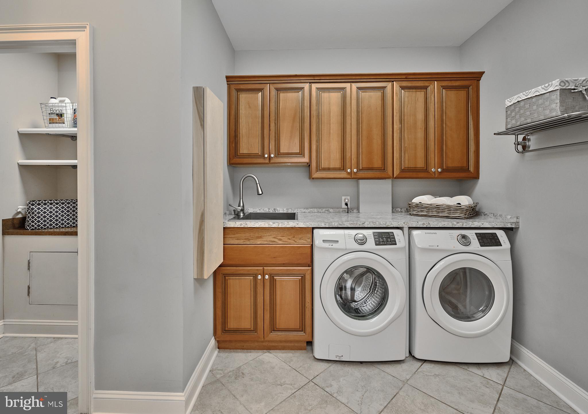 VILLAS OF NEWTOWN - Residential