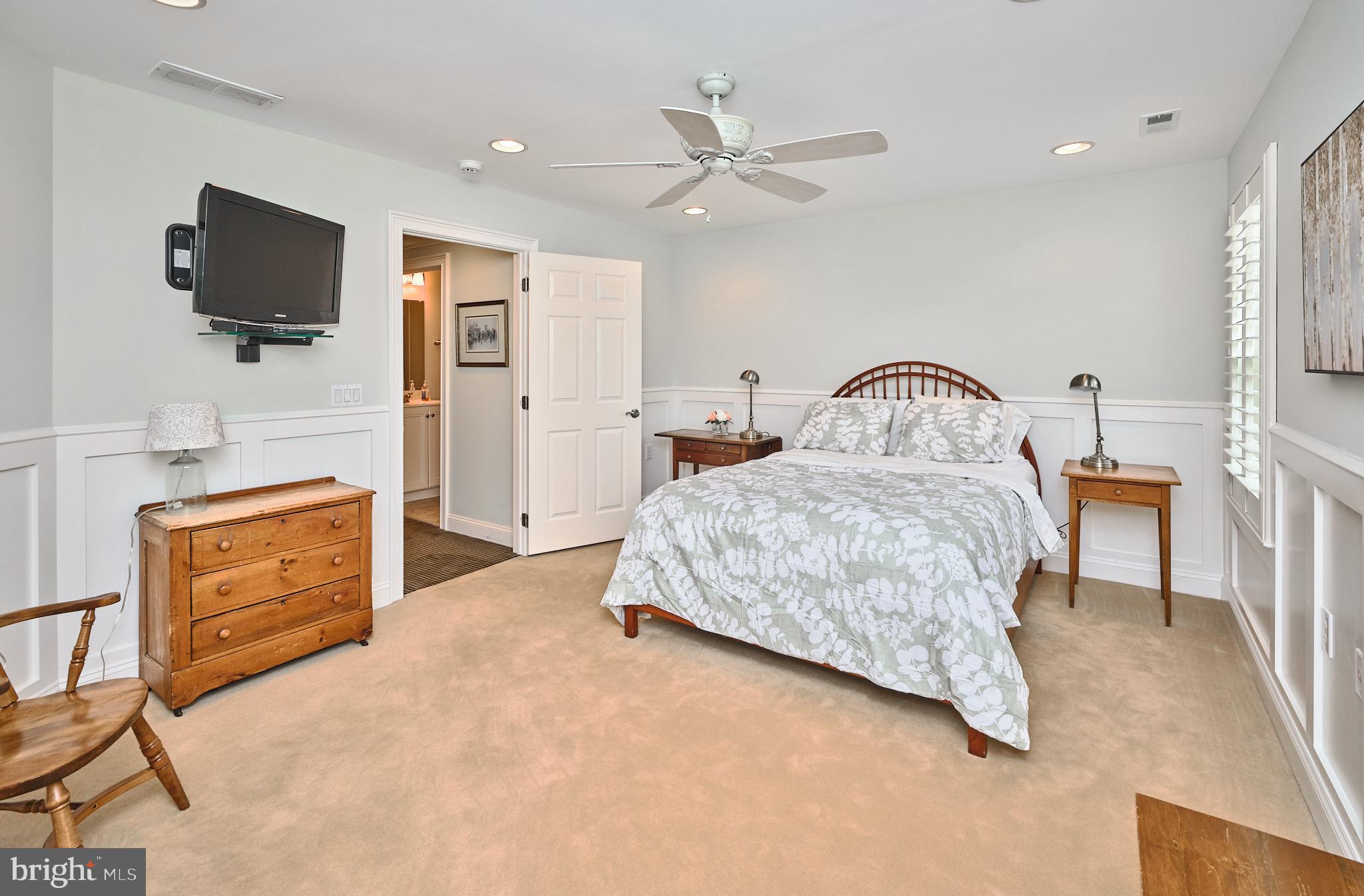 VILLAS OF NEWTOWN - Residential