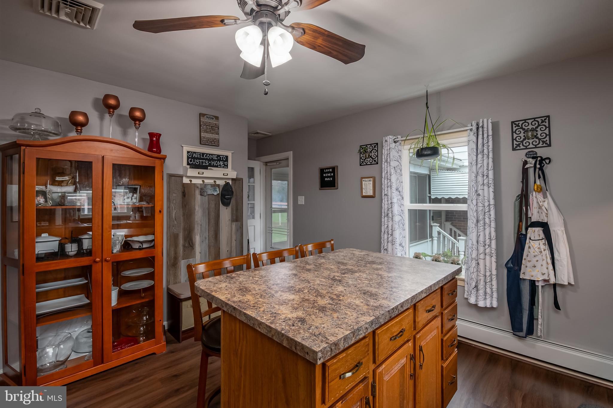 MONTROSE MANOR - Residential