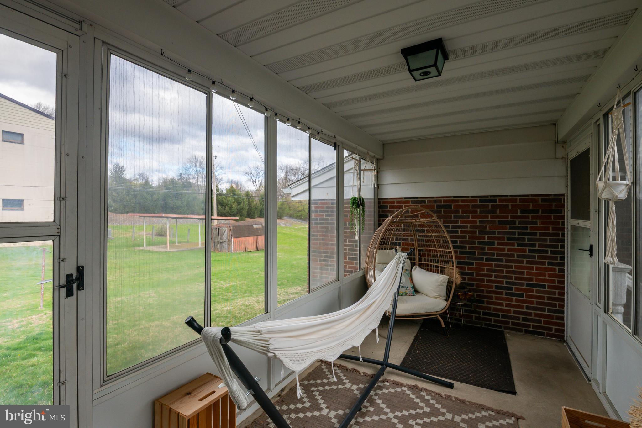 MONTROSE MANOR - Residential