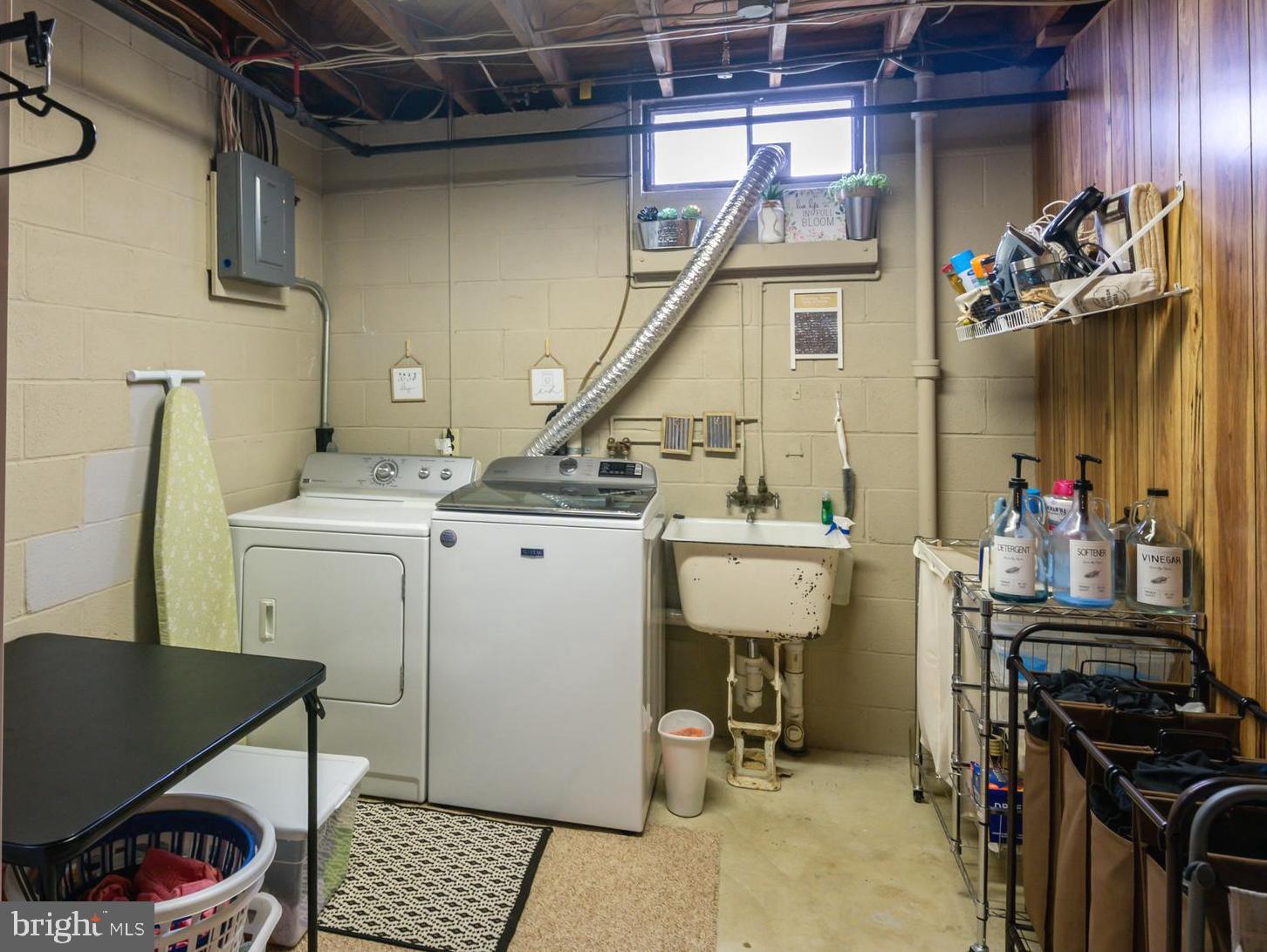 MONTROSE MANOR - Residential