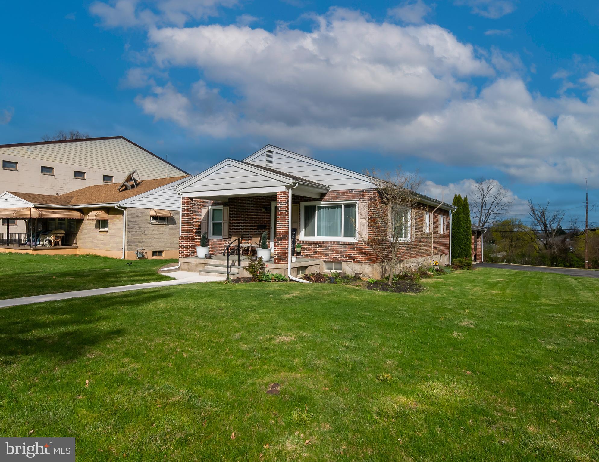 MONTROSE MANOR - Residential