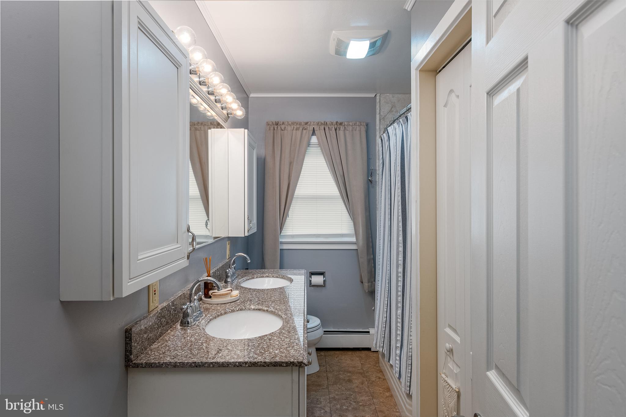 MONTROSE MANOR - Residential