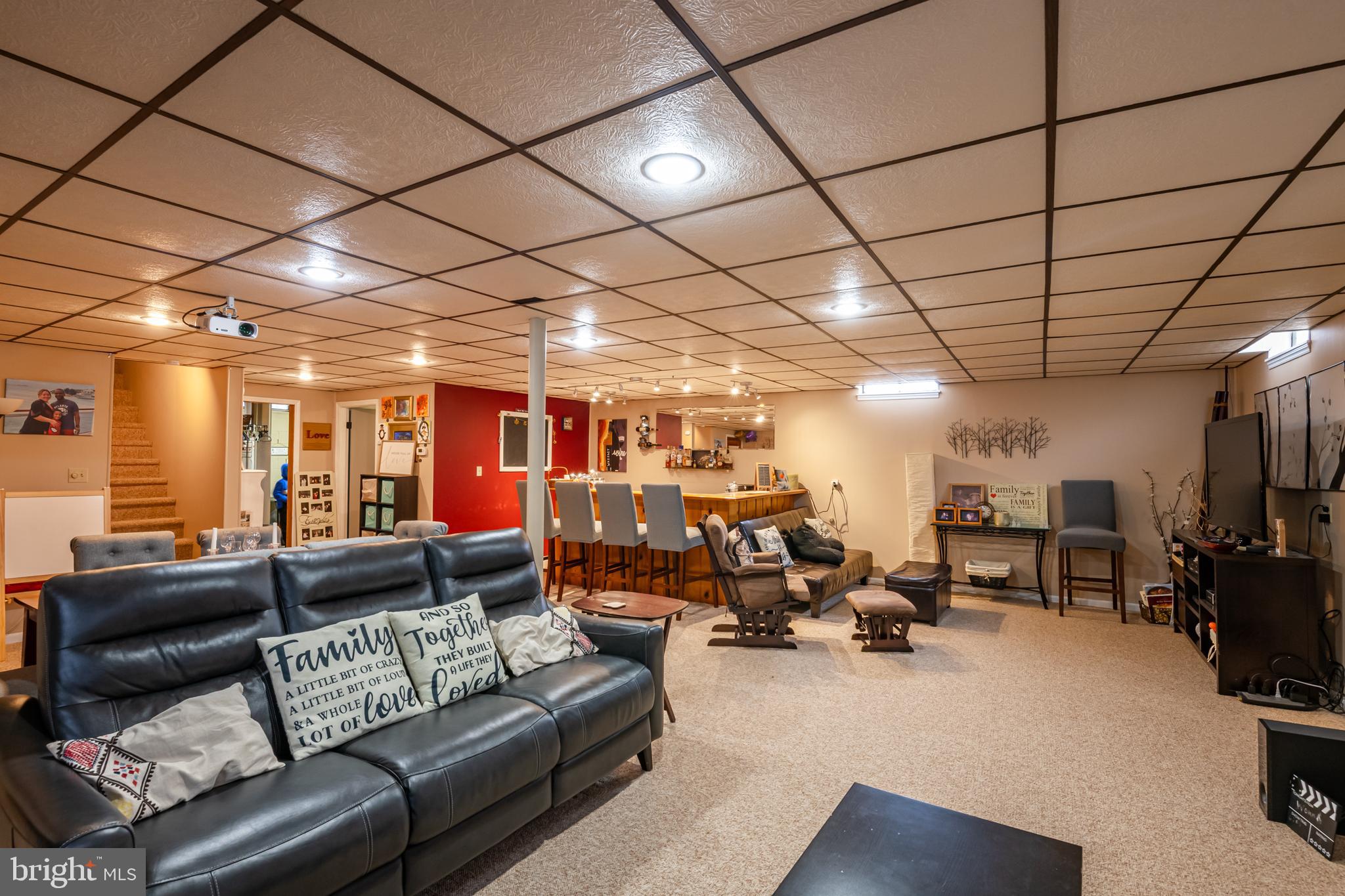 MONTROSE MANOR - Residential