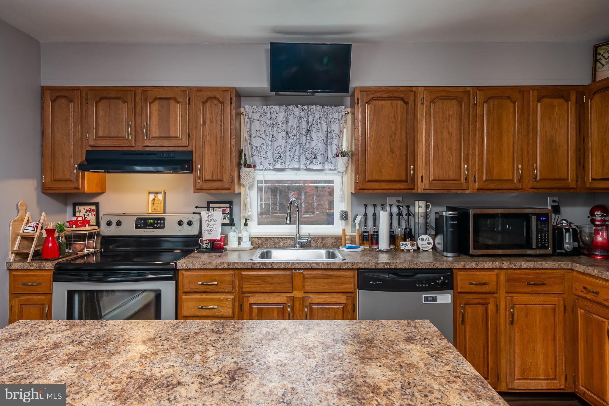 MONTROSE MANOR - Residential