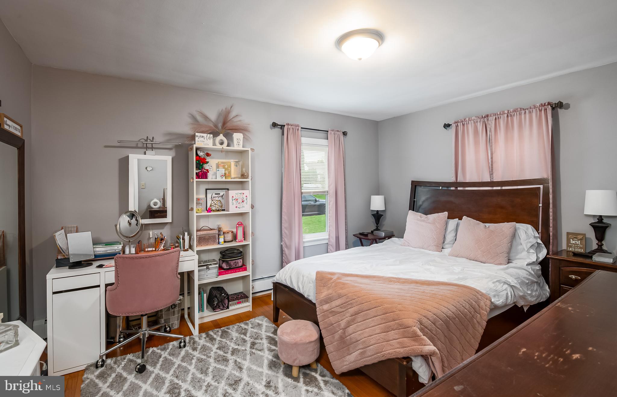 MONTROSE MANOR - Residential