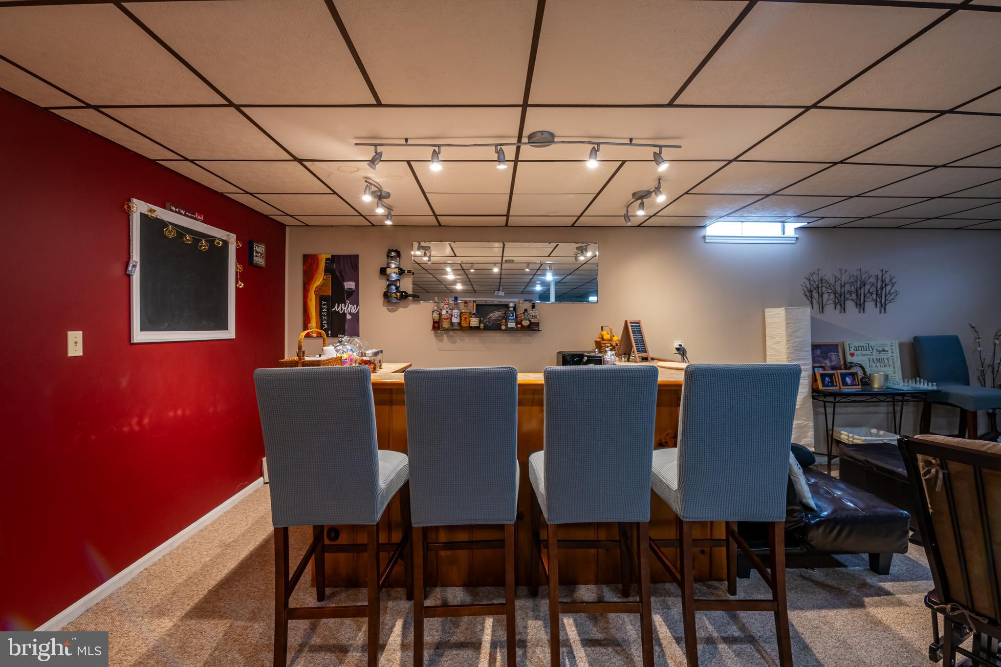 MONTROSE MANOR - Residential