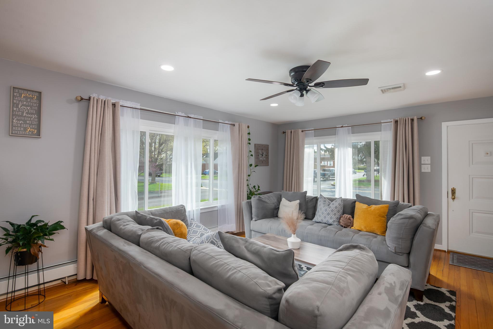 MONTROSE MANOR - Residential