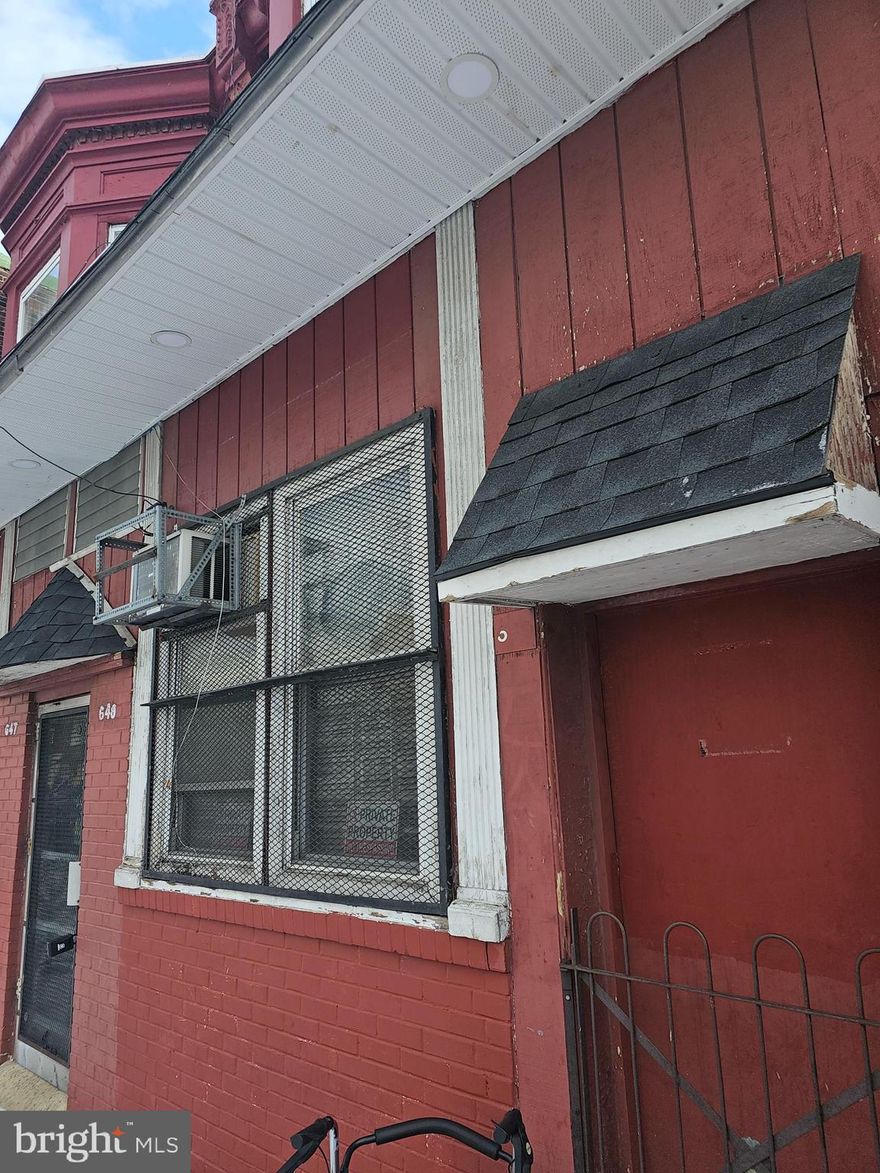 Don’t miss this amazing commercial investment opportunity! Approved plans for 5 units plus 1 storefront are already in place. The property includes a brand-new roof and newly installed exterior sewer line. Come see it today