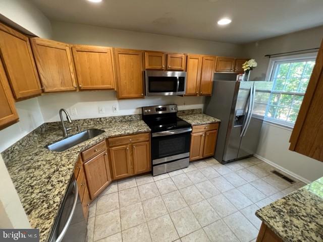 CARROLL PARK MANOR - Residential Lease