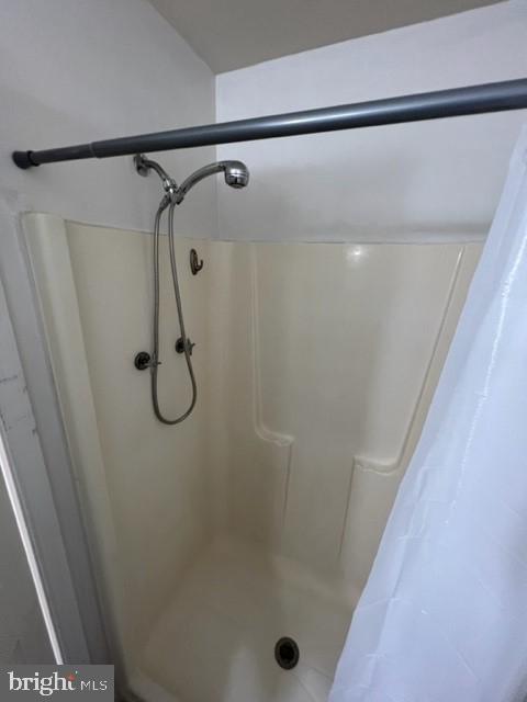 CARROLL PARK MANOR - Residential Lease