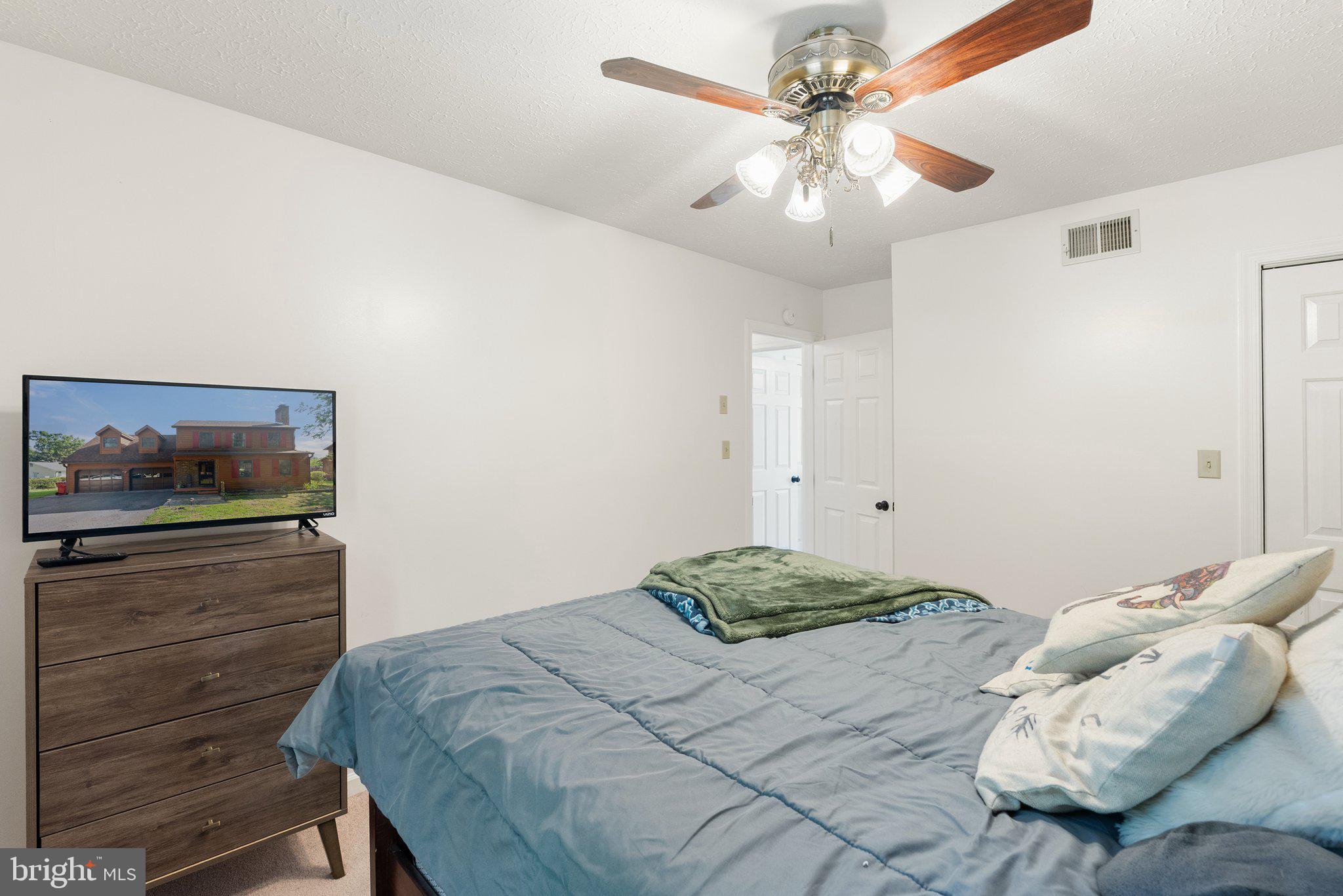 LAKE HOLIDAY ESTATES - Residential