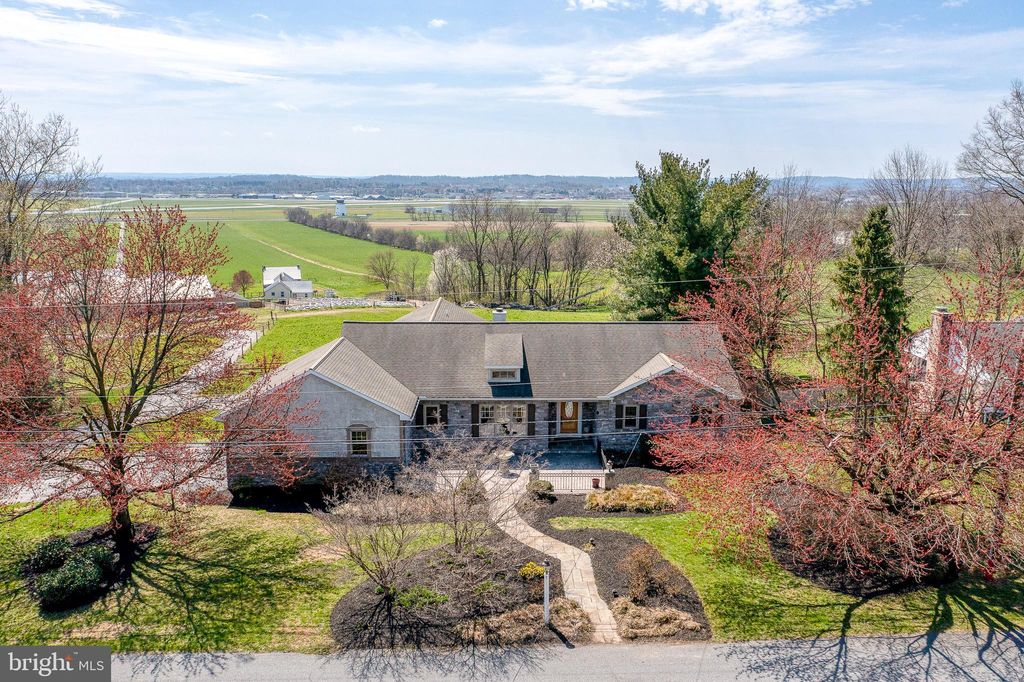 Photo of 110 BRUSEN DR, LITITZ, PA 17543 (MLS # PALA2034794)