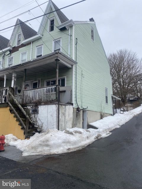 Townhouse For Sale - 500 Fairview Street<br/> POTTSVILLE, PA 17901