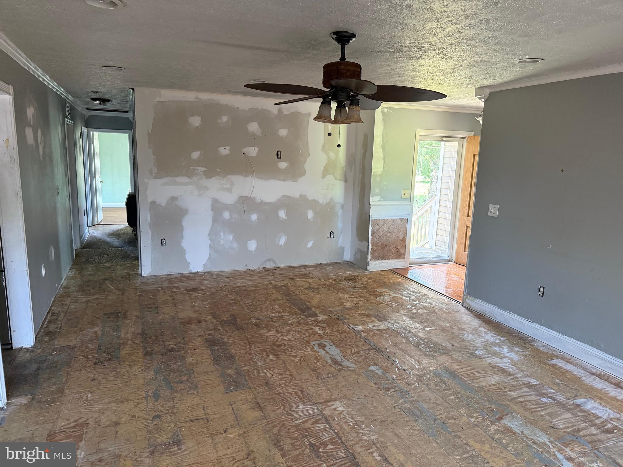 231 DERBY LANE