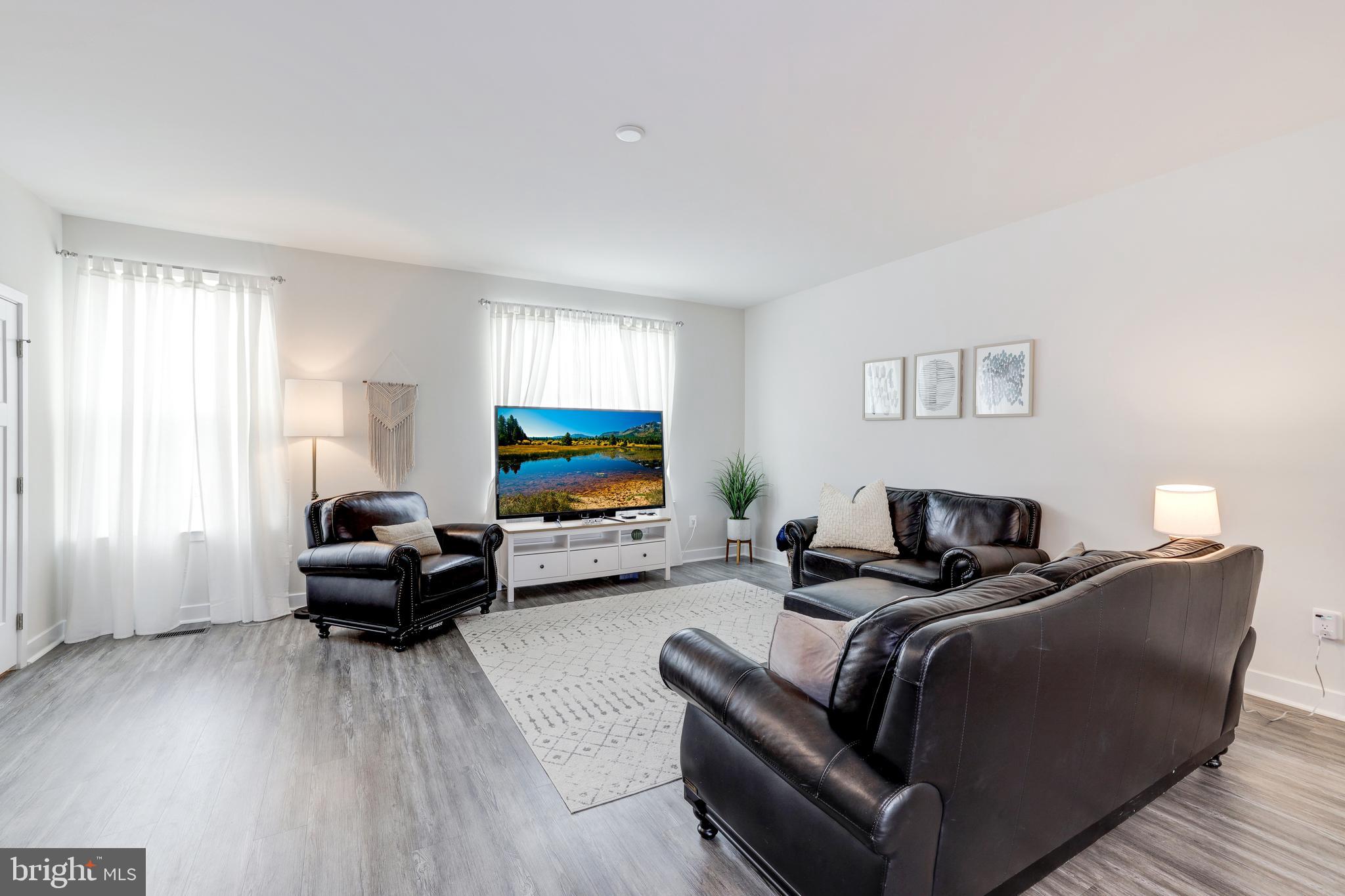 LAKE FREDERICK - Residential Lease