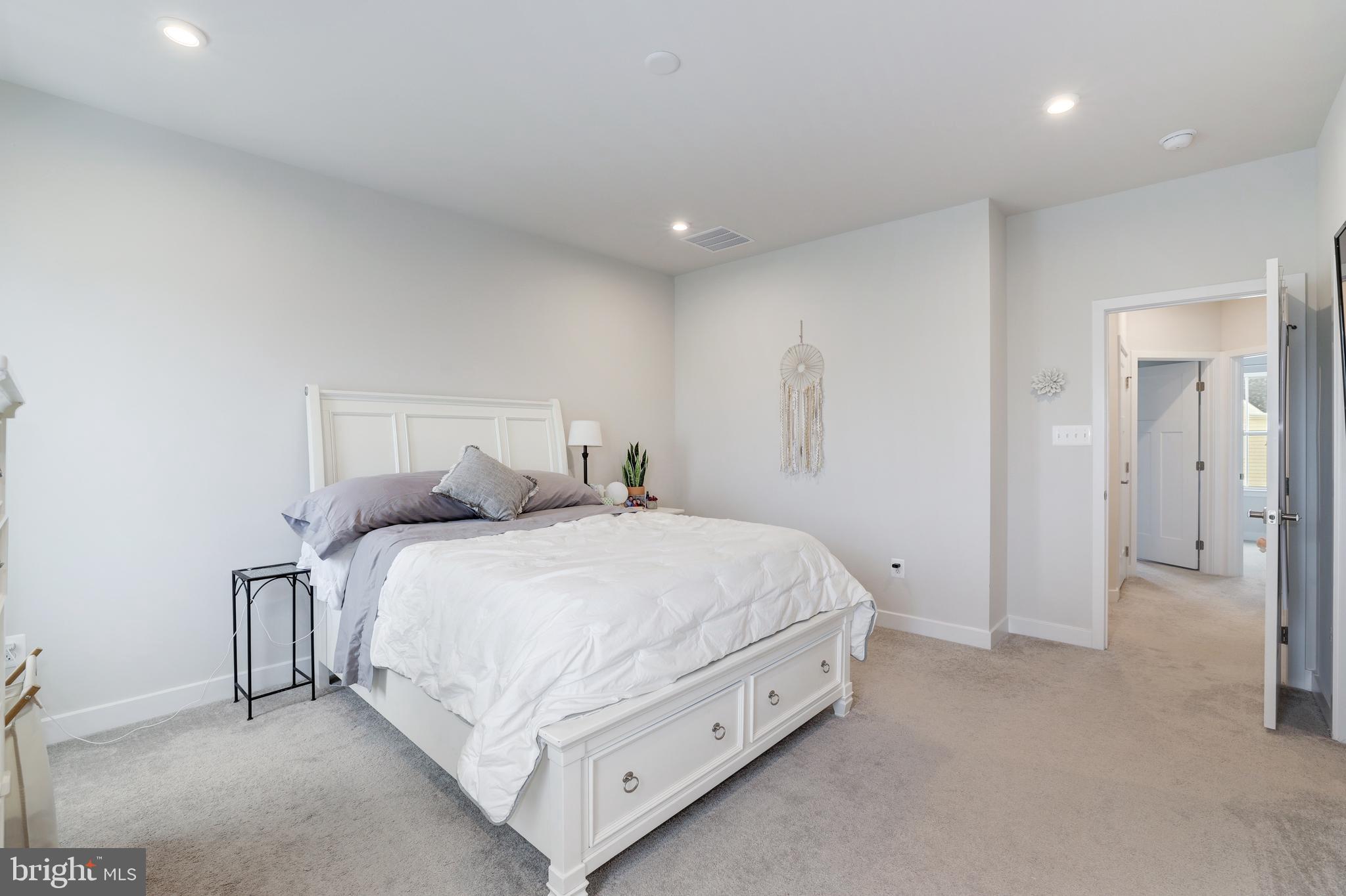 LAKE FREDERICK - Residential Lease