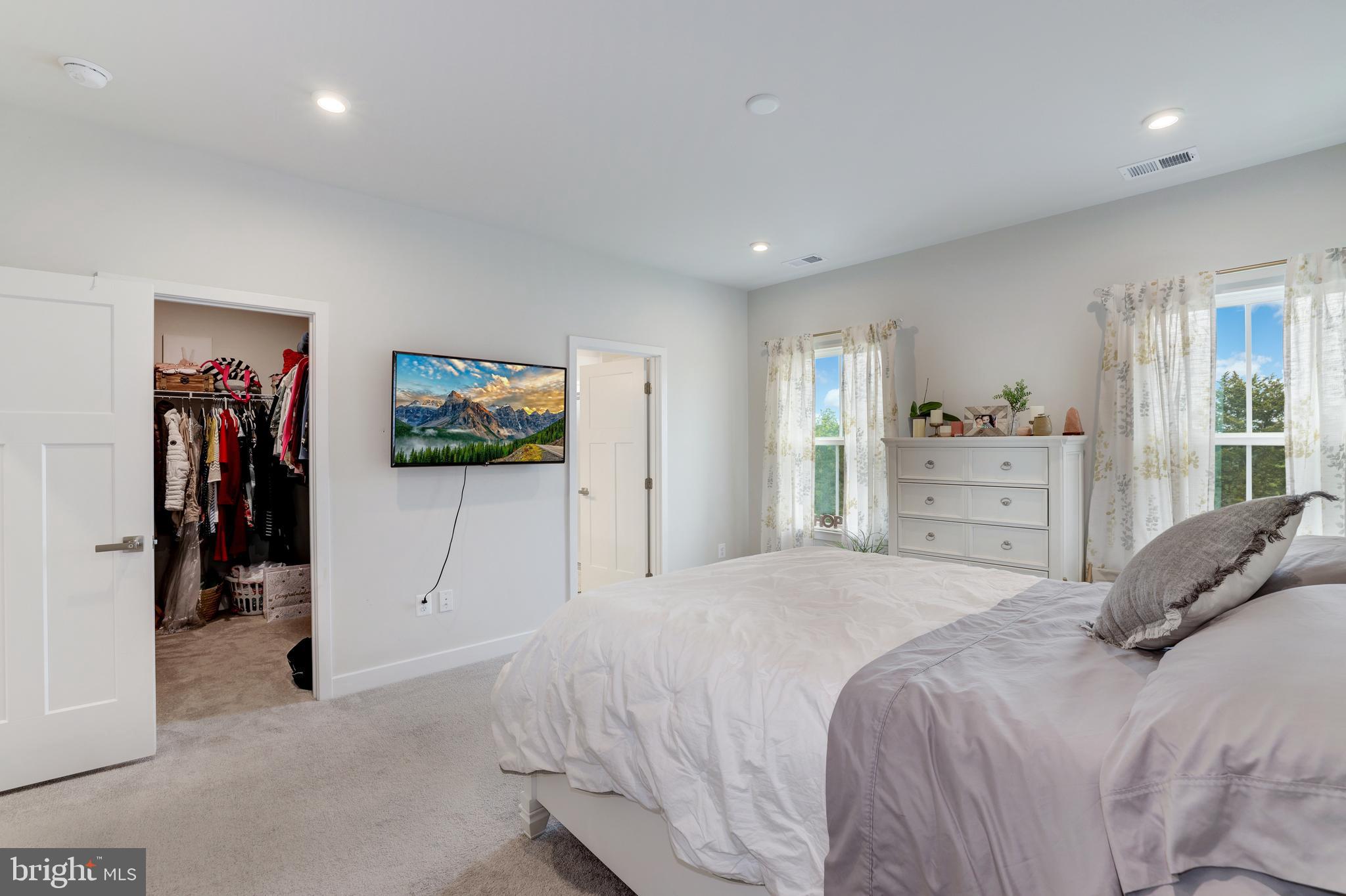 LAKE FREDERICK - Residential Lease