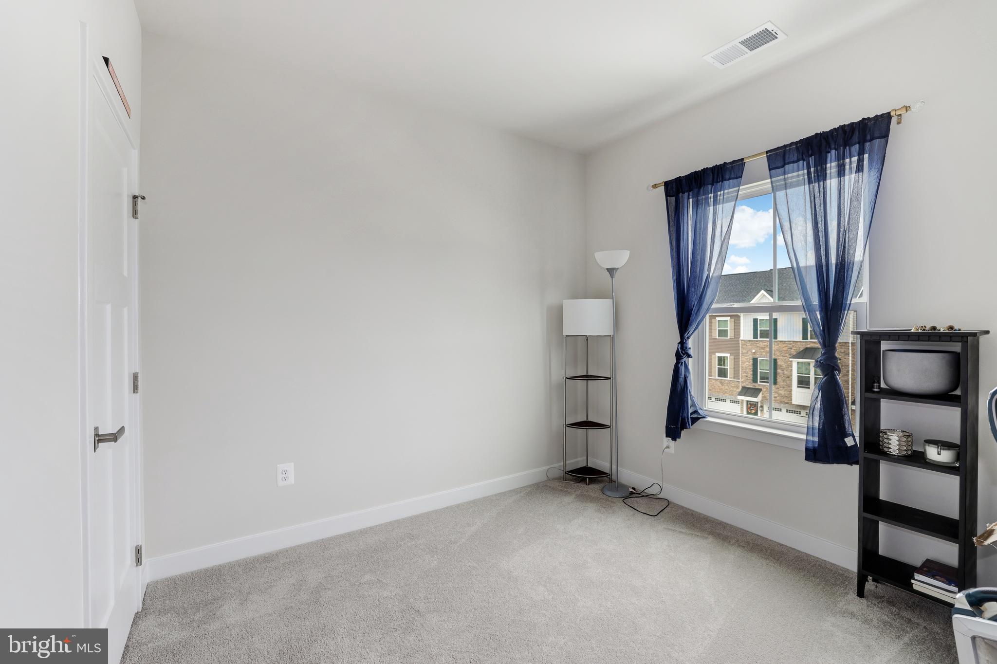 LAKE FREDERICK - Residential Lease