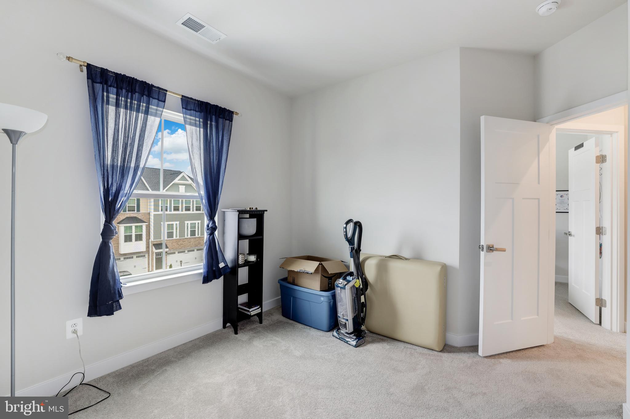 LAKE FREDERICK - Residential Lease