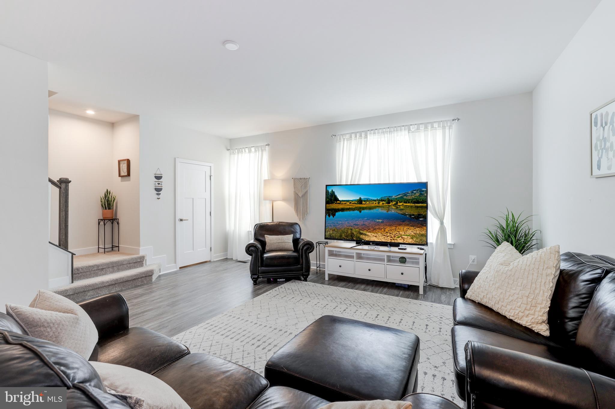 LAKE FREDERICK - Residential Lease