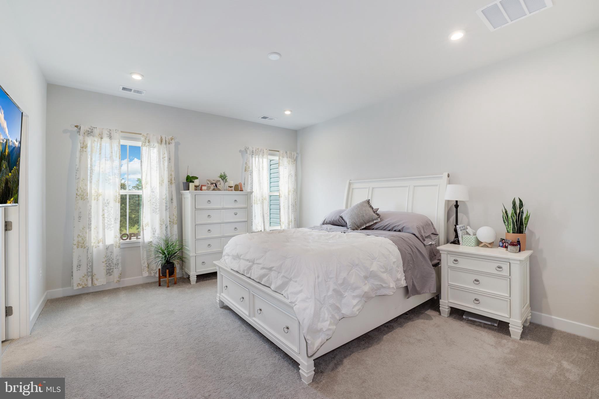 LAKE FREDERICK - Residential Lease