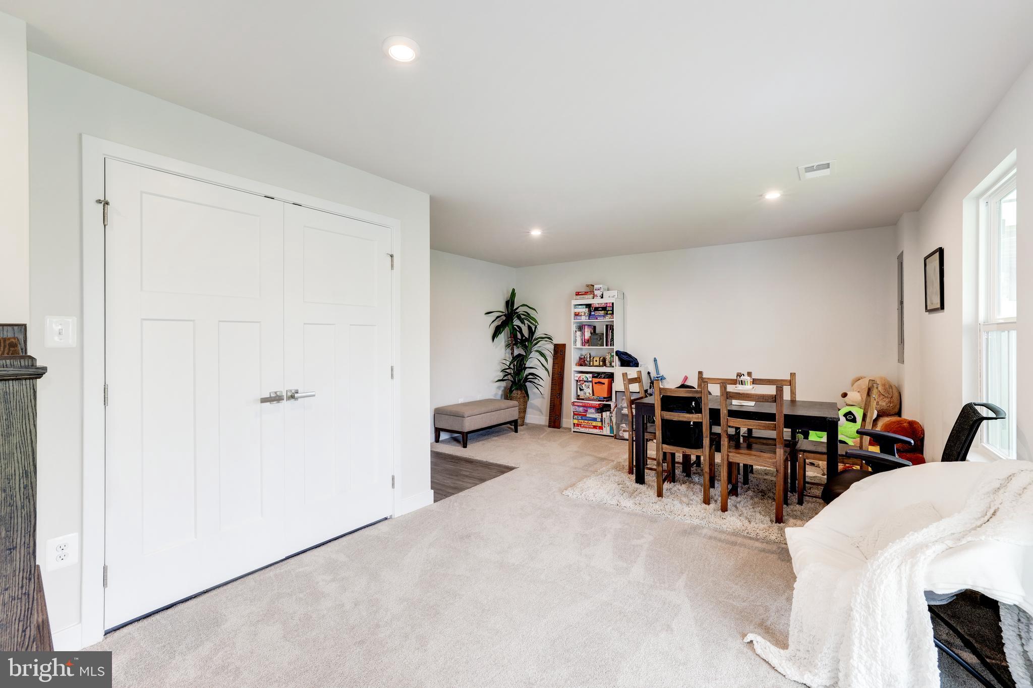 LAKE FREDERICK - Residential Lease